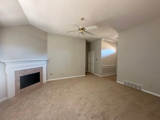 Foto del edificio - 3761 Haynes Rd