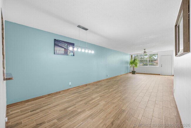Foto del edificio - 2865 SW 22nd Ave