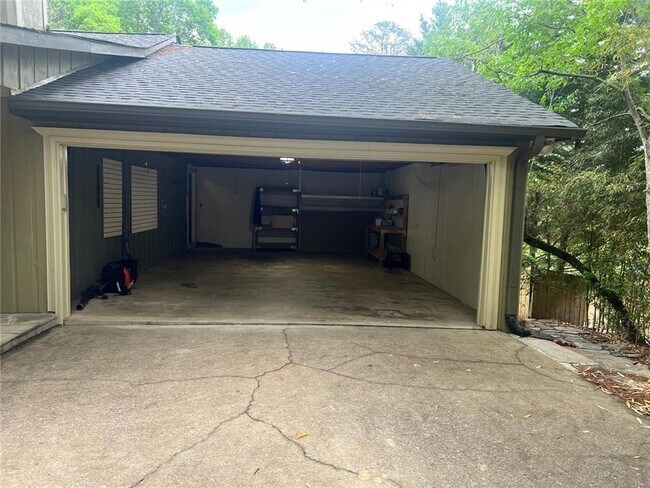 Foto del edificio - 815 Grimes Bridge Rd