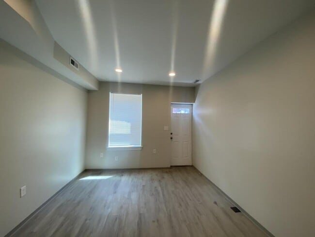 Foto del edificio - 3436 Leverton Ave