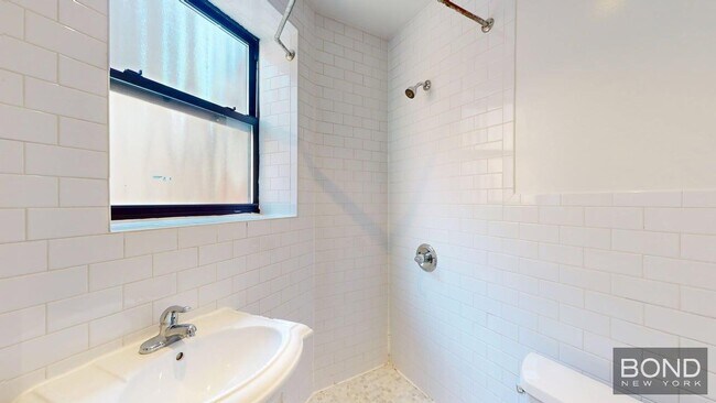 Foto del edificio - 610 E 9th St