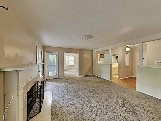Building Photo - 5835 Jumilla Ave
