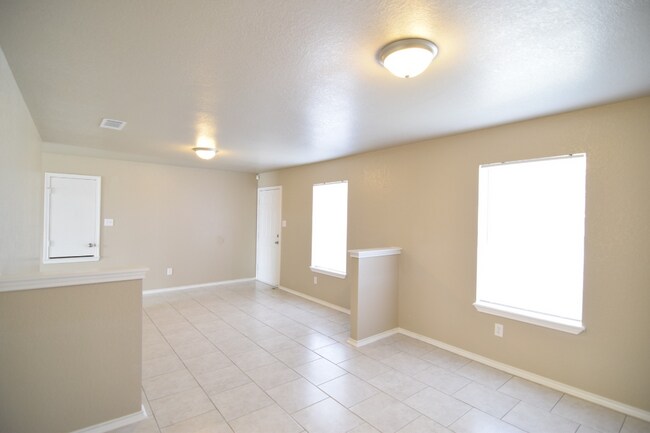 Foto del edificio - 3404 Driftwood Dr