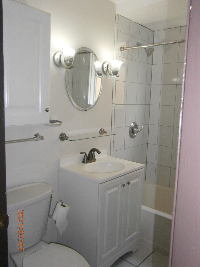 Foto del edificio - 1408 W 119th St