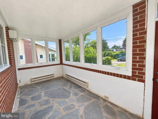 Foto del edificio - 6797 Lawnton St