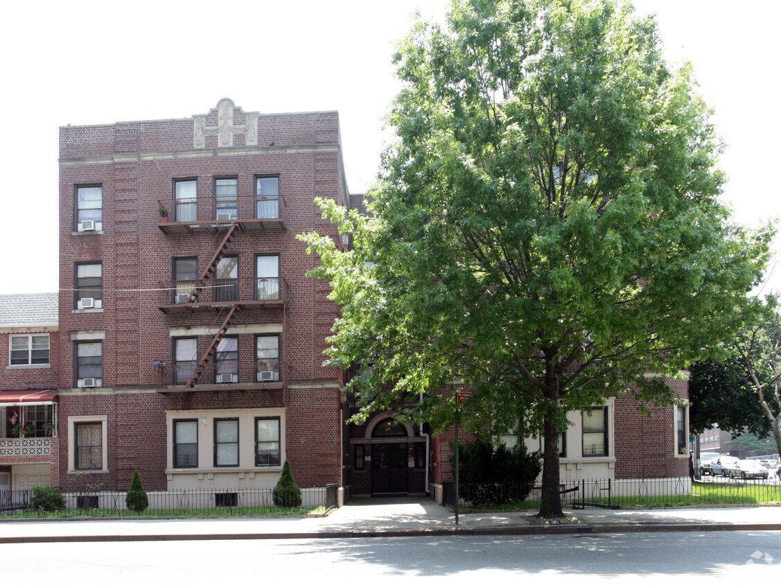 Foto del edificio - 8817 Bay Pky