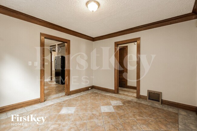 Foto del edificio - 216 S Elmwood Ave