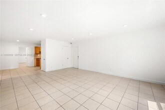 Building Photo - 608 SW 16th Ave