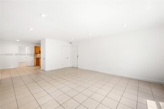 Building Photo - 608 SW 16th Ave