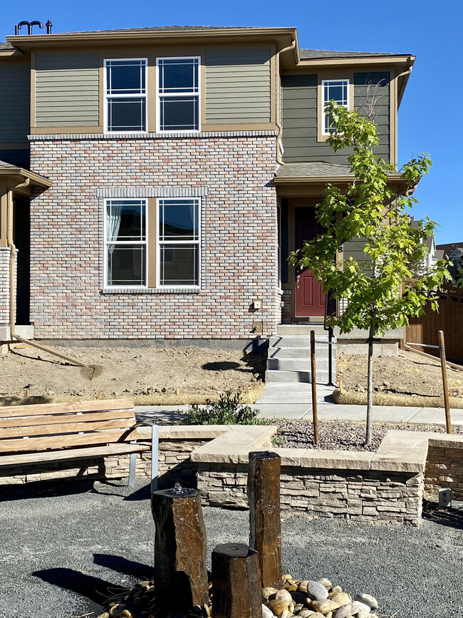 Building Photo - 438 Courtfield Way