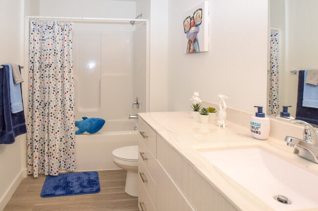 Building Photo - The Solera at Kendall West