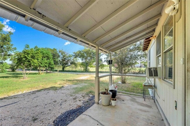 Foto del edificio - 20235 Engelmann Ln