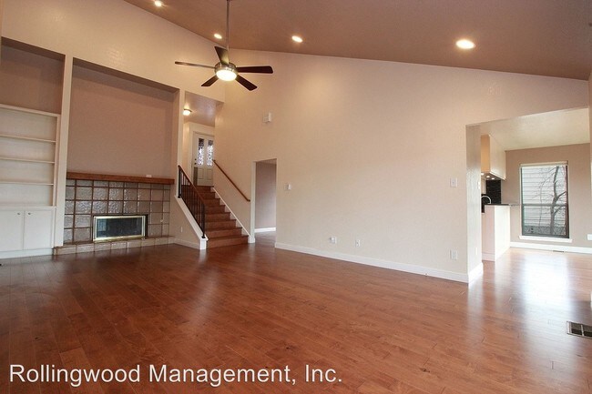 Building Photo - 6820 Cypress Pt N