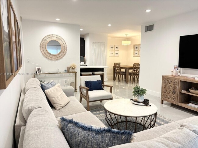 Foto del edificio - 7945 SW 104th St