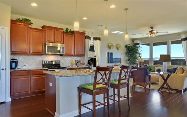 Foto del edificio - 16017 Travesia Way