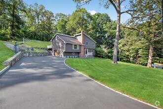 Building Photo - 28 Dirubbo Dr