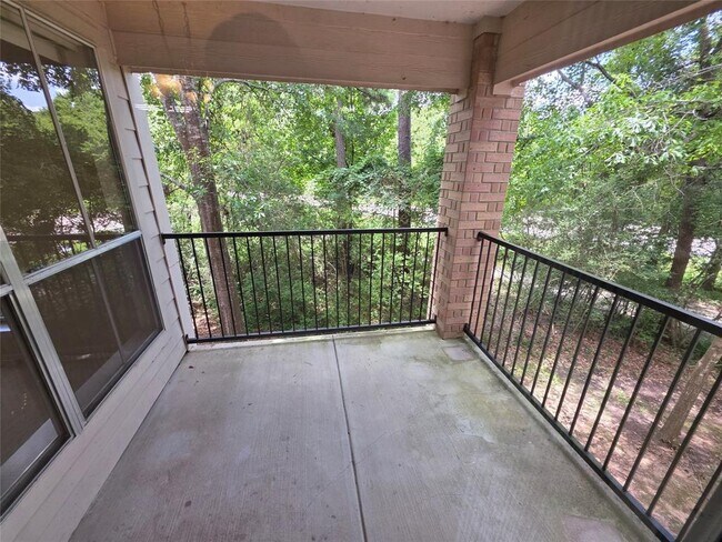 Foto del edificio - 8051 Bay Branch Dr