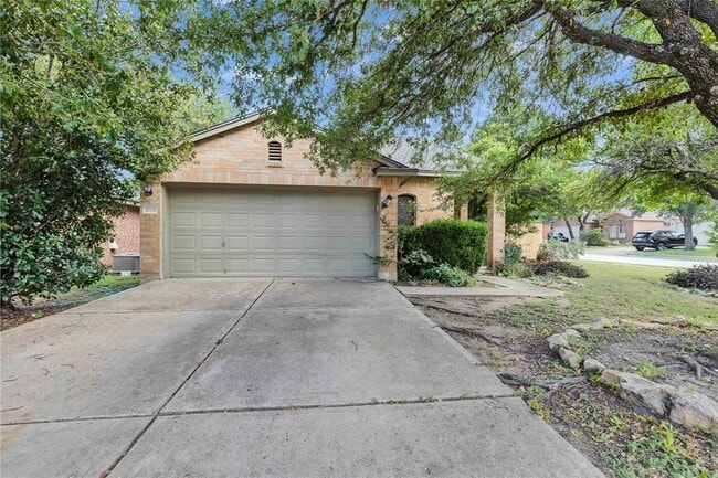 Building Photo - 1008 Balanced Rock Pl