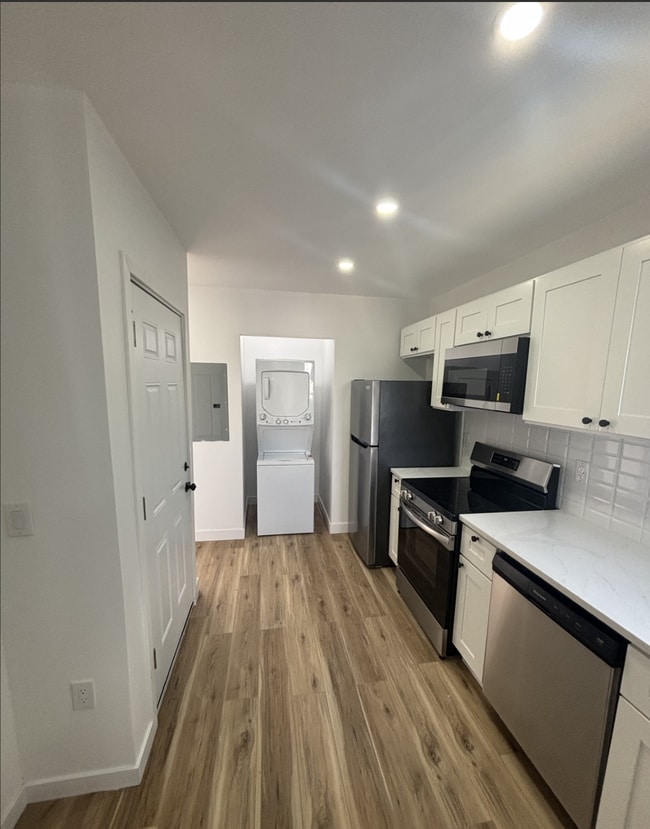 Building Photo - 2219 W Oxford St