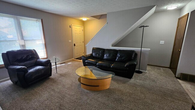 Foto del edificio - 5305 Berrywood Dr