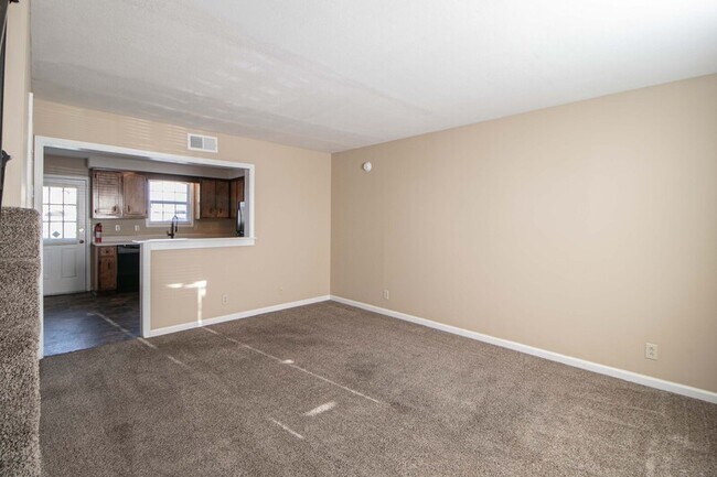 Foto del edificio - 363 Peabody Dr