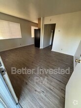 Building Photo - 528 Steele Ln