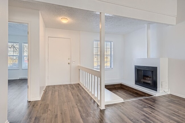 Photo - Evolve Real Estate: Available 9/15 Spaciou... Townhome