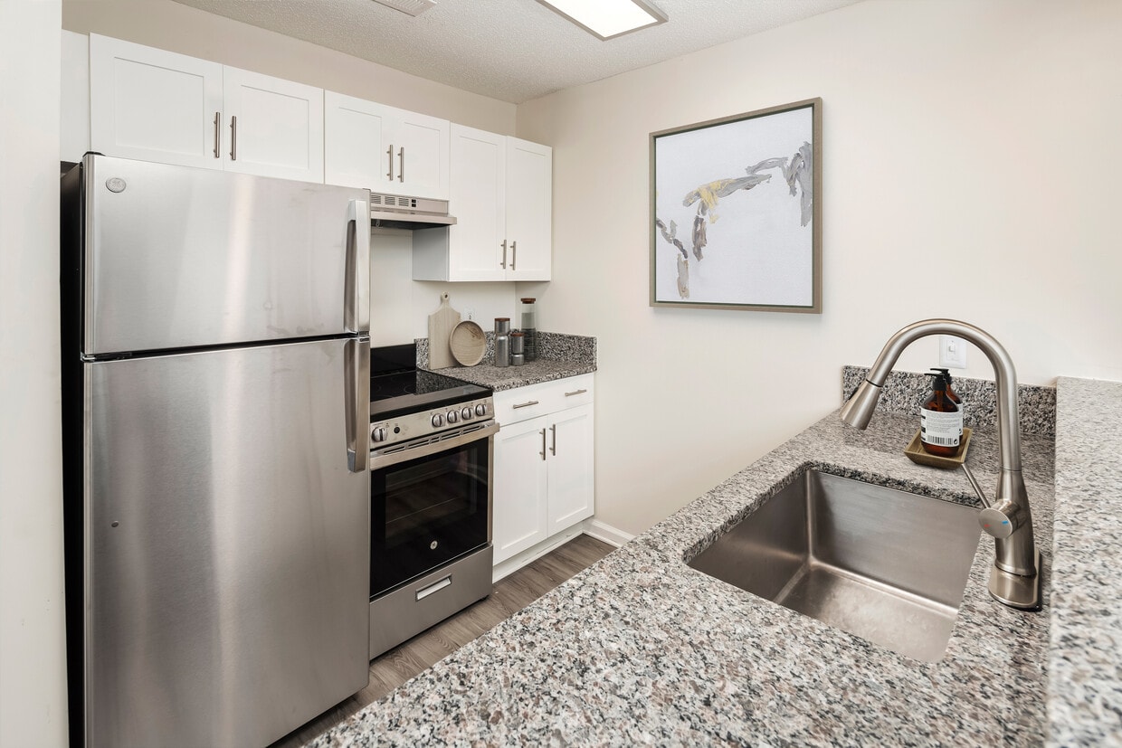 Primary Photo - Claypond Commons