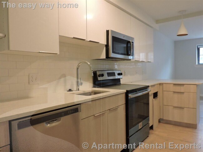 Building Photo - 10 Soden St