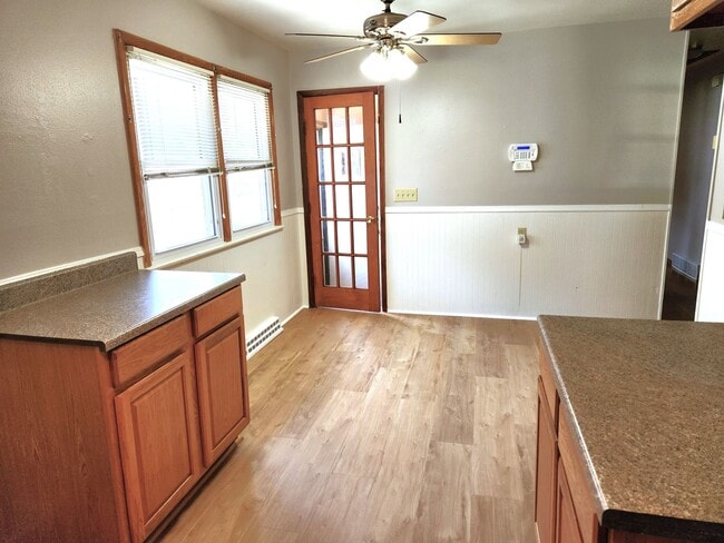 Foto del edificio - 3 bedroom, single family home - Available ...