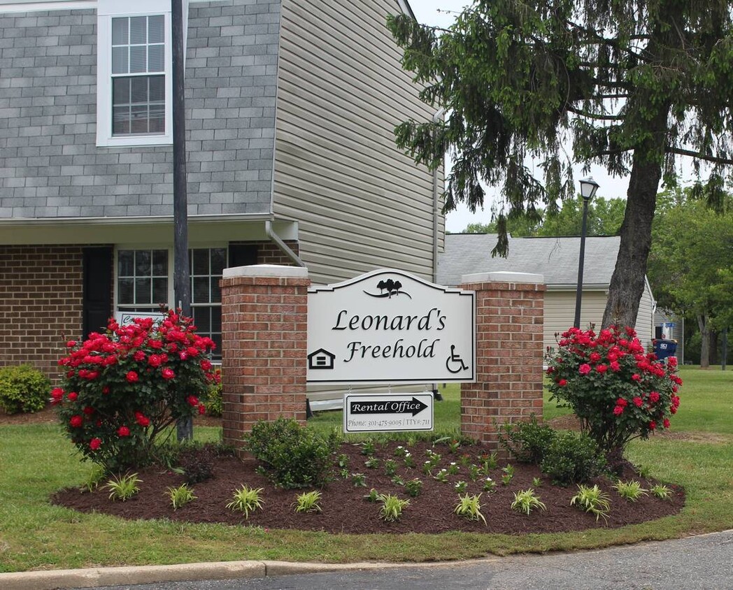 Primary Photo - 22805 Goddard Ct