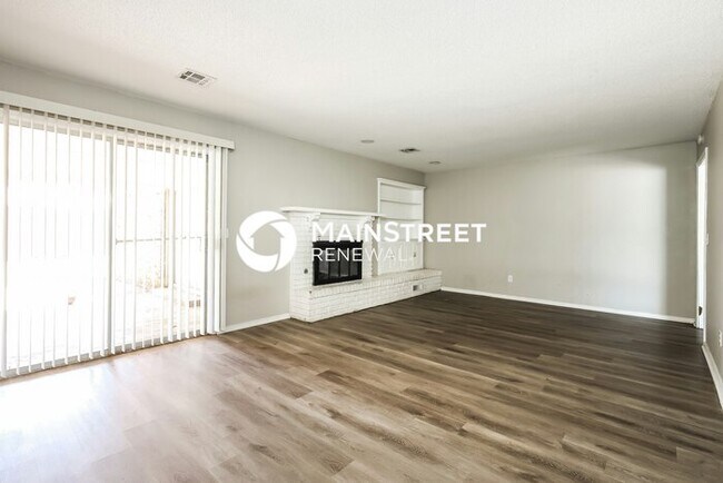 Building Photo - 4 Bedroom Pet-Friendly Home in Oklahoma City, OK with Main Street Renewal