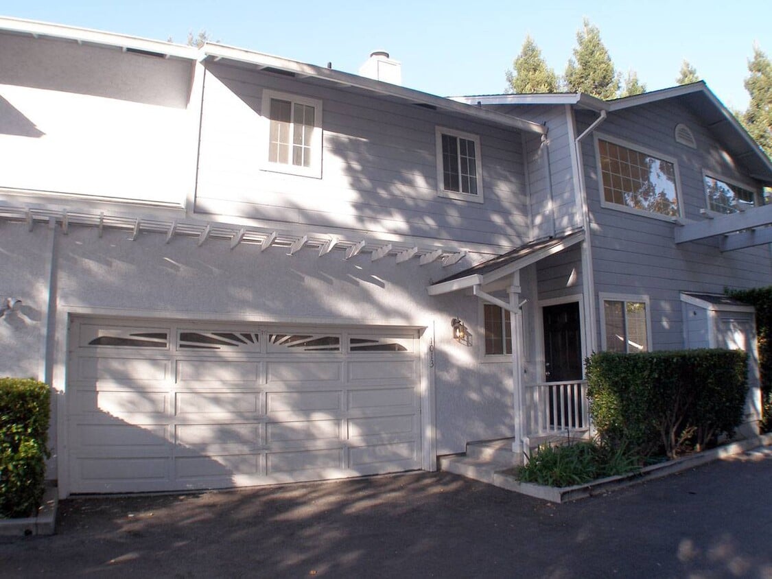 Front - 1013 Woodside Rd