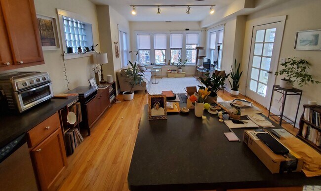 Building Photo - 4926 N Albany Ave
