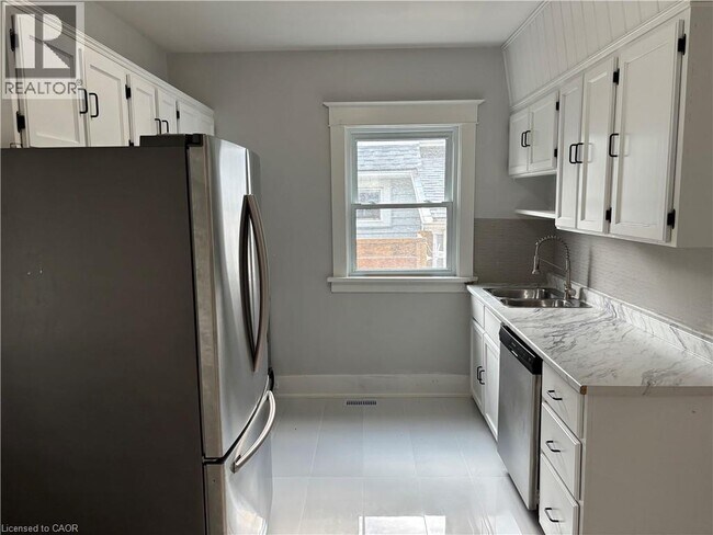 Building Photo - 5810 Symmes St