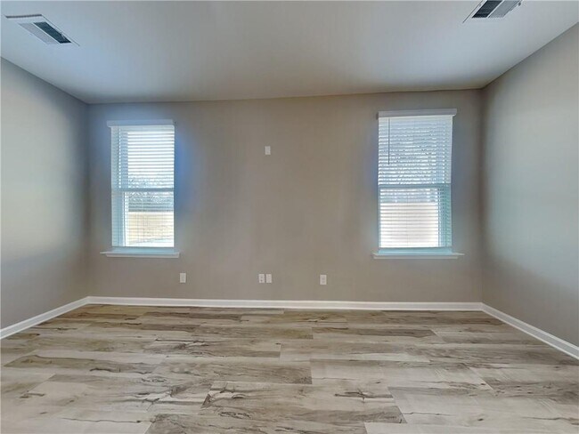 Foto del edificio - 153 Everett Sq