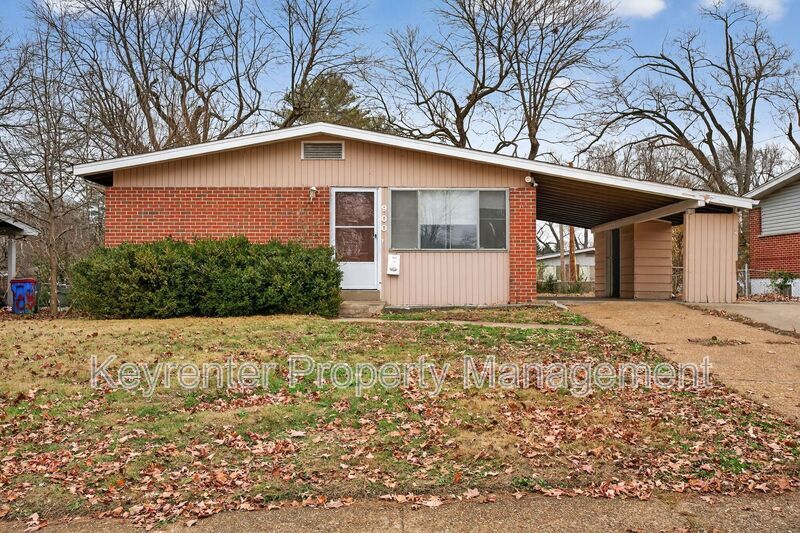 Primary Photo - 900 Paddock Dr