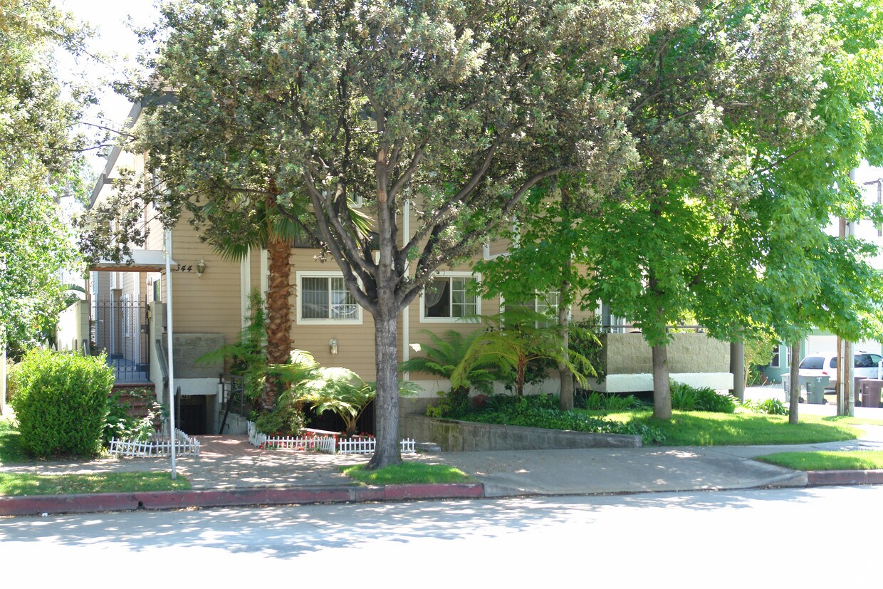 Building Photo - 544 W Doran St