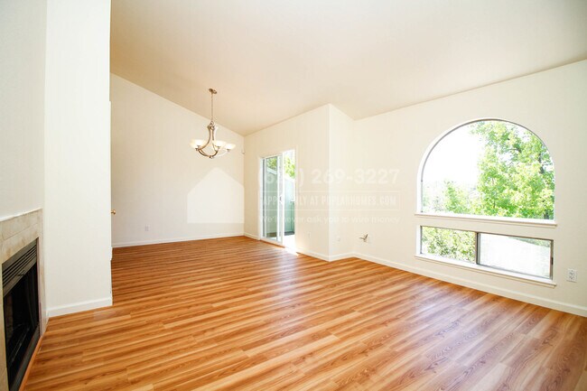 Foto del edificio - 3739 Clayton Rd