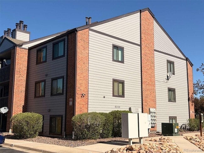 Building Photo - 6350 Oak St
