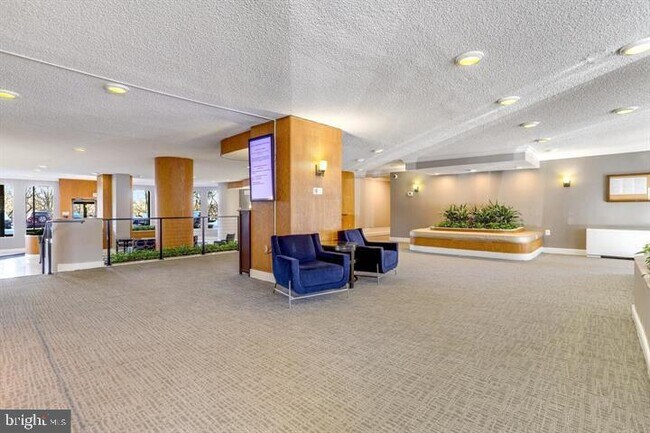 Building Photo - 2500 N Van Dorn St