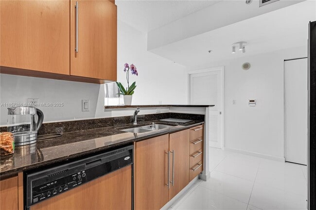 Building Photo - 335 S Biscayne Blvd
