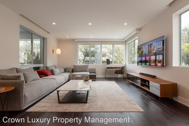 Building Photo - 3 br, 3.5 bath House - 450 N. Palm Drive #206