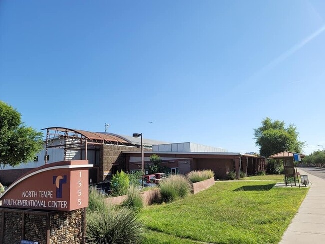 Foto del edificio - 1079 E Susan Ln