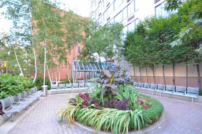 Building Photo - 300 E 93rd St
