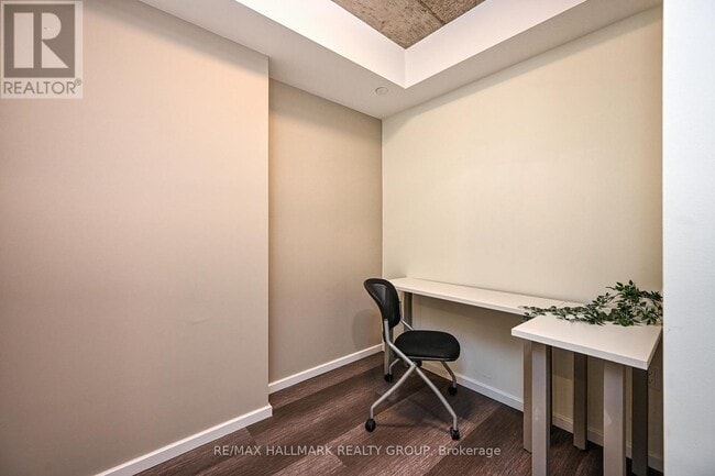 Building Photo - 256-1256 Rideau St