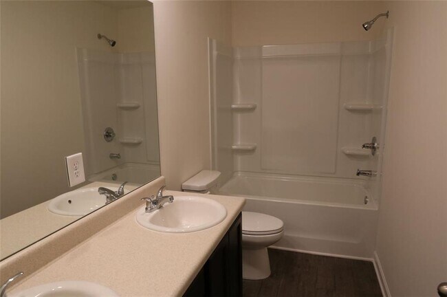 Building Photo - 121 Pointe Pl