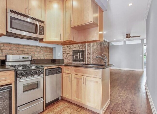 Building Photo - East 10th Street