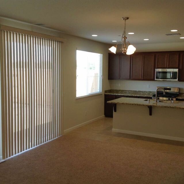 Foto del edificio - House For Rent in Modesto
