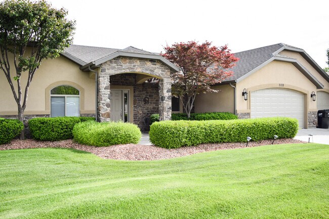 Foto del edificio - Idyllic Provo home w LOTS of garage space!